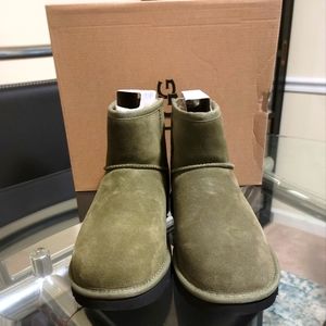 UGGS mini logo